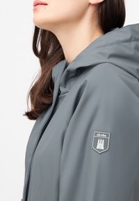 Derbe TRAVEBY FRIESE - Impermeabile - lava smoke