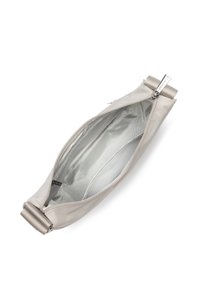 Borsa cilindrica stretta realizzata in tessuto morbido di colore grigio chiaro; presenta una zip argentata e un interno foderato e riflettente.