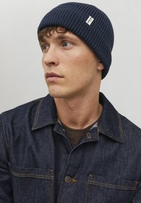 Jack & Jones JACBRINK BEANIE UNISEX - Muts - navy blazer