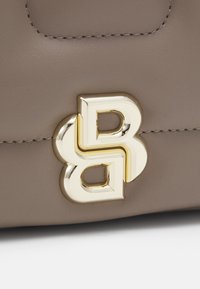 BOSS ICON CROSSBODY - Borsa a tracolla - brown
