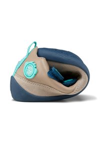 Climbing shoe with a blue rubber sole and a beige leather upper. Features a turquoise logo and adjustable velcro strap for fit.