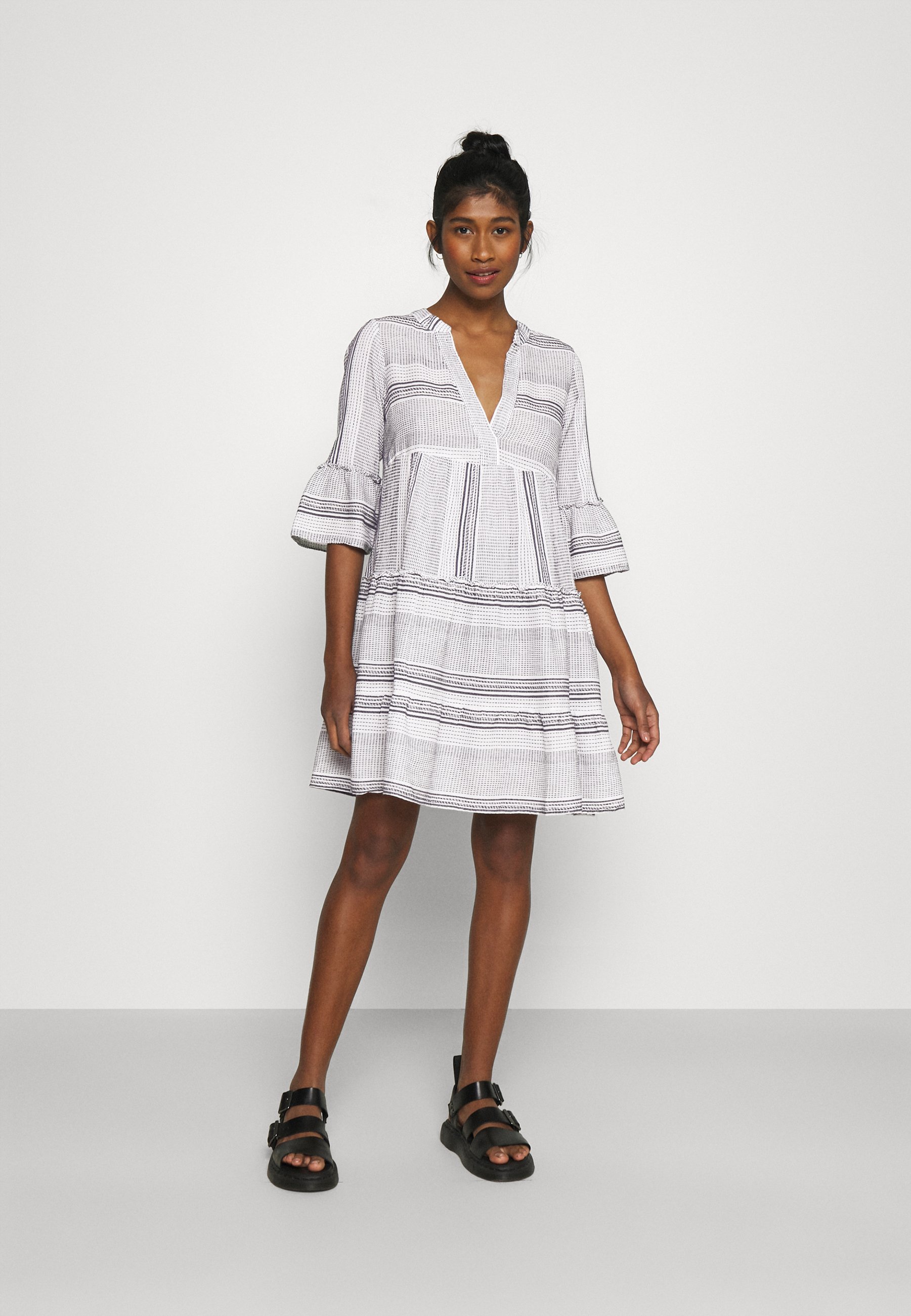 Vero Moda Vmhazel Dichte Tunika White Dark Blue Weiss Zalando At 