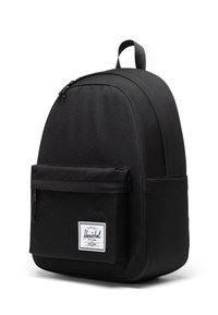 Czarny plecak wykonany z trwałego materiału, o zaokrąglonym kształcie, z przednią kieszenią na zamek i białą naszywką z logo Herschel na przednim panelu.