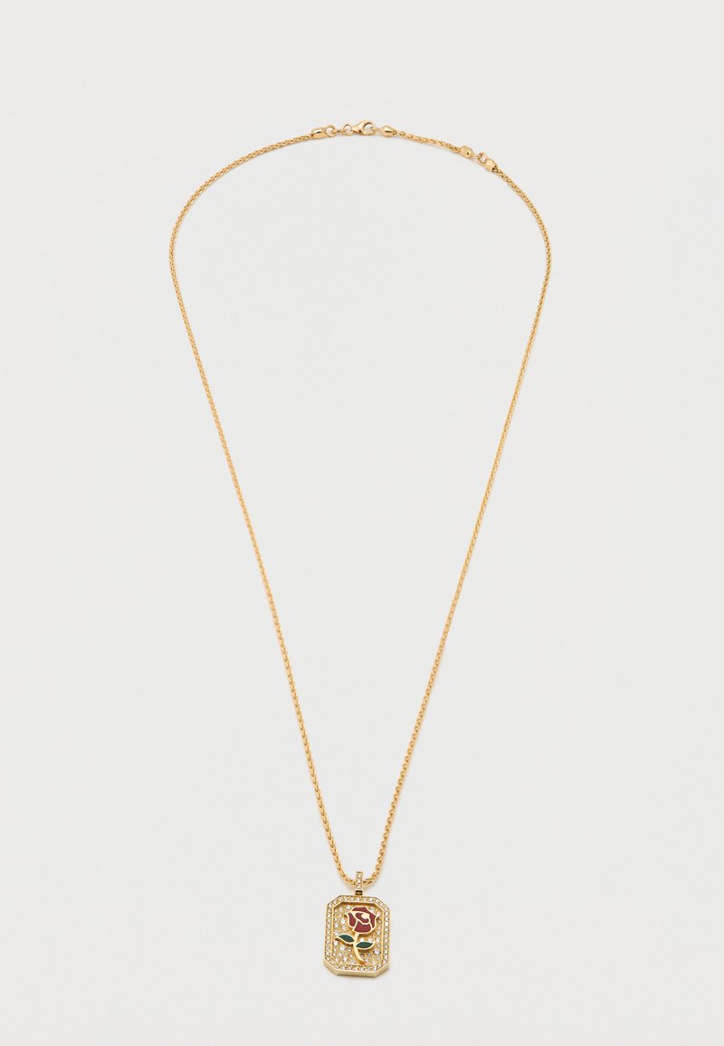 Kultainen ketjukoru, jossa on suorakaiteen muotoinen riipus punaisen ruusun kuviolla, vihreällä korostuksella ja koristeellisella reunuskuviolla.