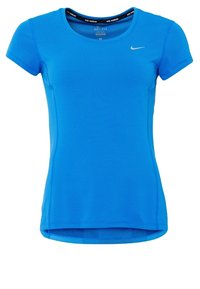 Modrý běžecký nátělník Nike Dri-FIT s krátkými rukávy. Síťovaná textura, kulatý výstřih a logo na levé straně hrudi. Přiléhavý střih s zakřiveným spodním lemem.