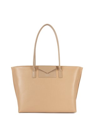 Sac fourre-tout en cuir beige avec deux longues anses, design structuré, texture lisse et poche à rabat triangulaire à l'avant.