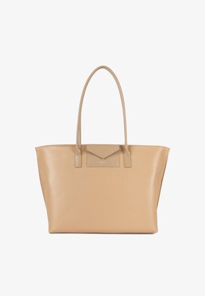 Sac fourre-tout en cuir beige avec deux longues anses, design structuré, texture lisse et poche à rabat triangulaire à l'avant.