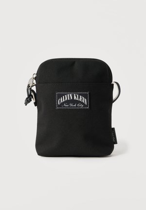 CAPSULE REPORTER - Torba čez telo - black