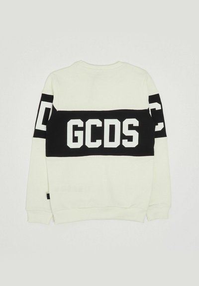 Weißes Sweatshirt mit schwarzem horizontalem Streifen und großem weißem "GCDS"-Schriftzug. Gerippte Bündchen und Saum, weiche Textur, lässige Passform.