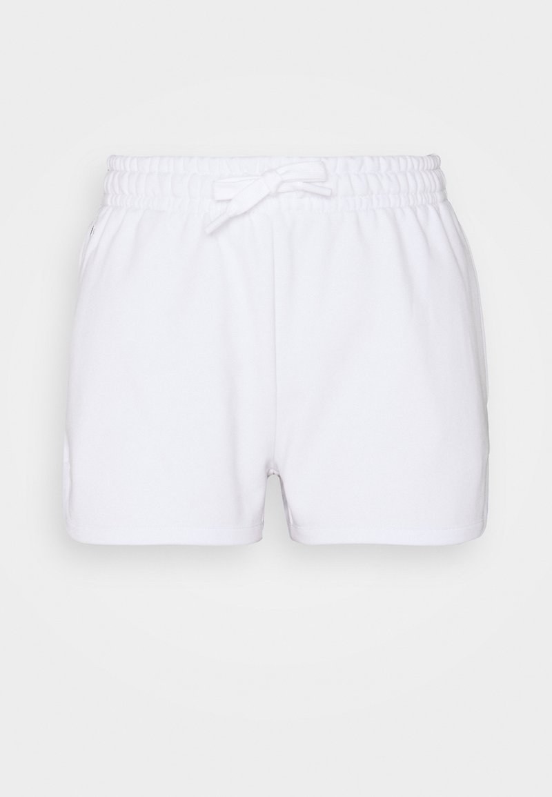 Bílé bavlněné šortky s elastickým pasem, detail vázání a bez viditelných vzorů nebo kovových prvků. Jednoduchý design a hladká textura.