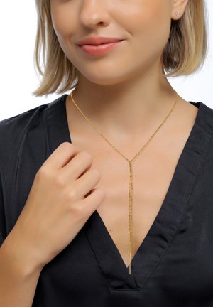 Collier ton or présentant une chaîne délicate avec un design en forme de Y, orné de deux brins pendants pour un effet superposé.
