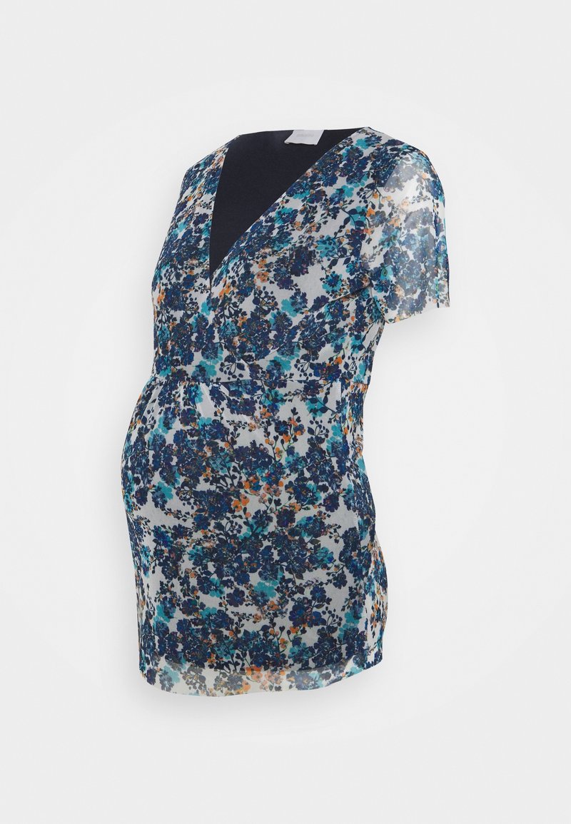 Těhotenský top s květinovým vzorem, krátkými rukávy a V-výstřihem ve stylu zavinování v odstínech modré, mentolové a oranžové na světlém pozadí.