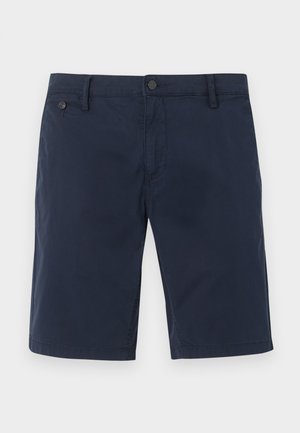 Moške kratke hlače casual temno modre barve z zankami za pas, sprednjim gumbom, zadrgo in dvema sprednjima žepoma na enobarvnem ozadju.