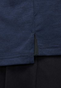 Atlasīts, midnight navy black white