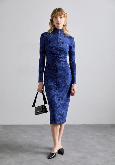 Stine Goya GATHERED LONG SLEEVE MIDI DRESS - Etuikleid - blue/multi-coloured