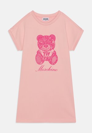 Rosa Baumwoll-T-Shirt-Kleid mit kurzen Ärmeln. Mit großem pinkfarbenem Bärenmotiv und dem Schriftzug "Toy". Glatte Textur und lässiges Design.
