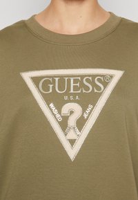 Guess PONY HAIR - Sudadera - lichen leaf green