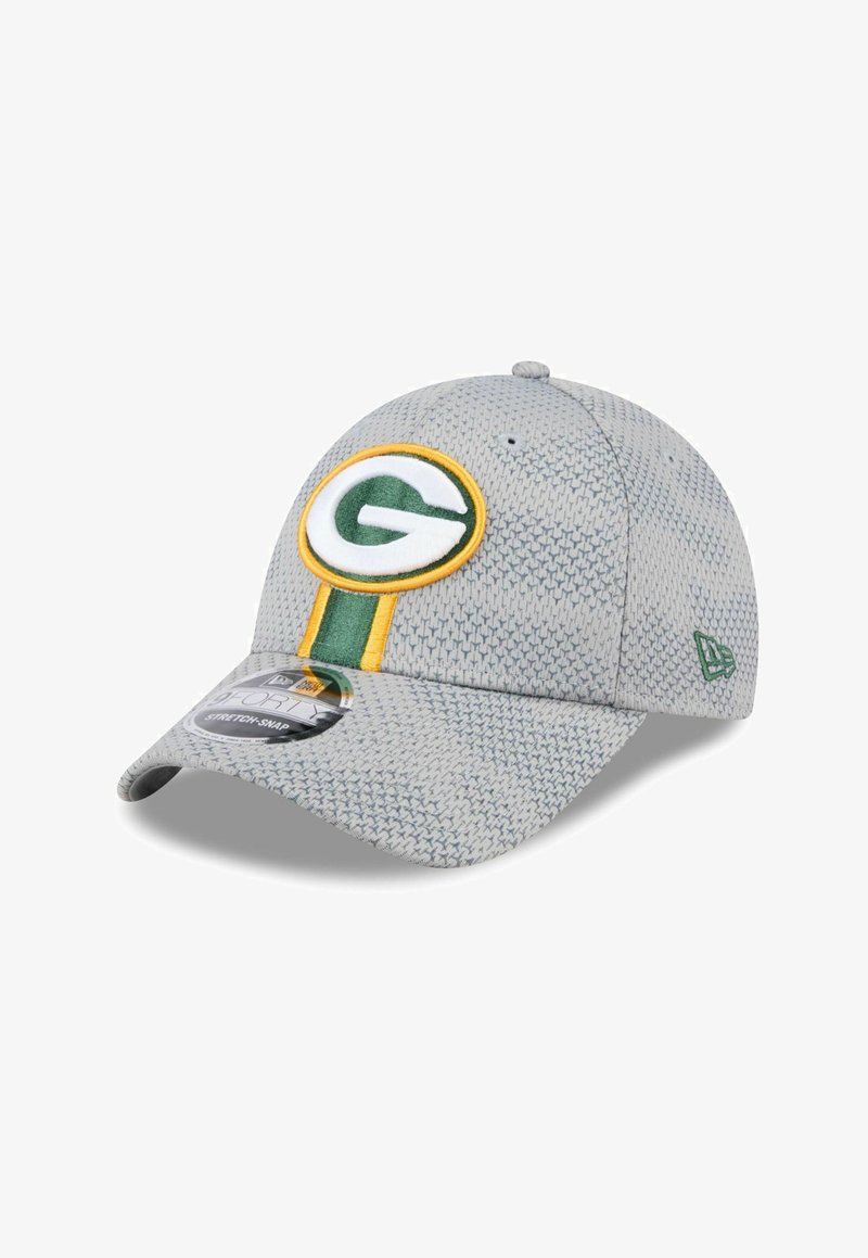 Gray patterned cap with Green Bay Packers logo featuring green and yellow accents on the front and a New Era brand logo on the side.