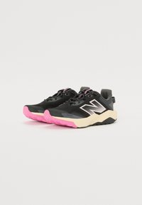 New Balance DYNASOFT NITREL V6 - Zapatillas de trail running - black