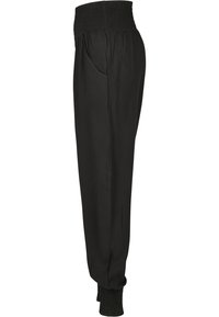 Pantalon noir taille haute avec taille et poignets élastiqués à smocks, poche latérale, coupe ample au niveau des jambes.