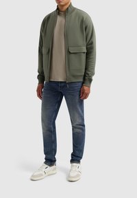 Pure Path LOOSE FIT - Sweater met rits - army green