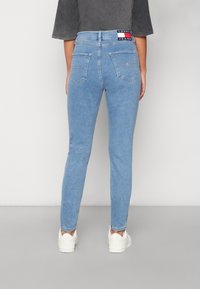 Tommy Jeans Vaqueros pitillo - blue denim