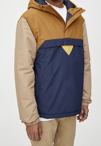 PULL&BEAR Cortaviento - brown