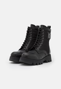 KARL LAGERFELD Kotníkové boty na platformě - black