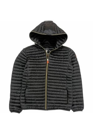 Giacca a vento nera con cappuccio, caratterizzata da una texture trapuntata, una zip frontale e polsini elasticizzati. Nota cerniera arancione e branding discreto.