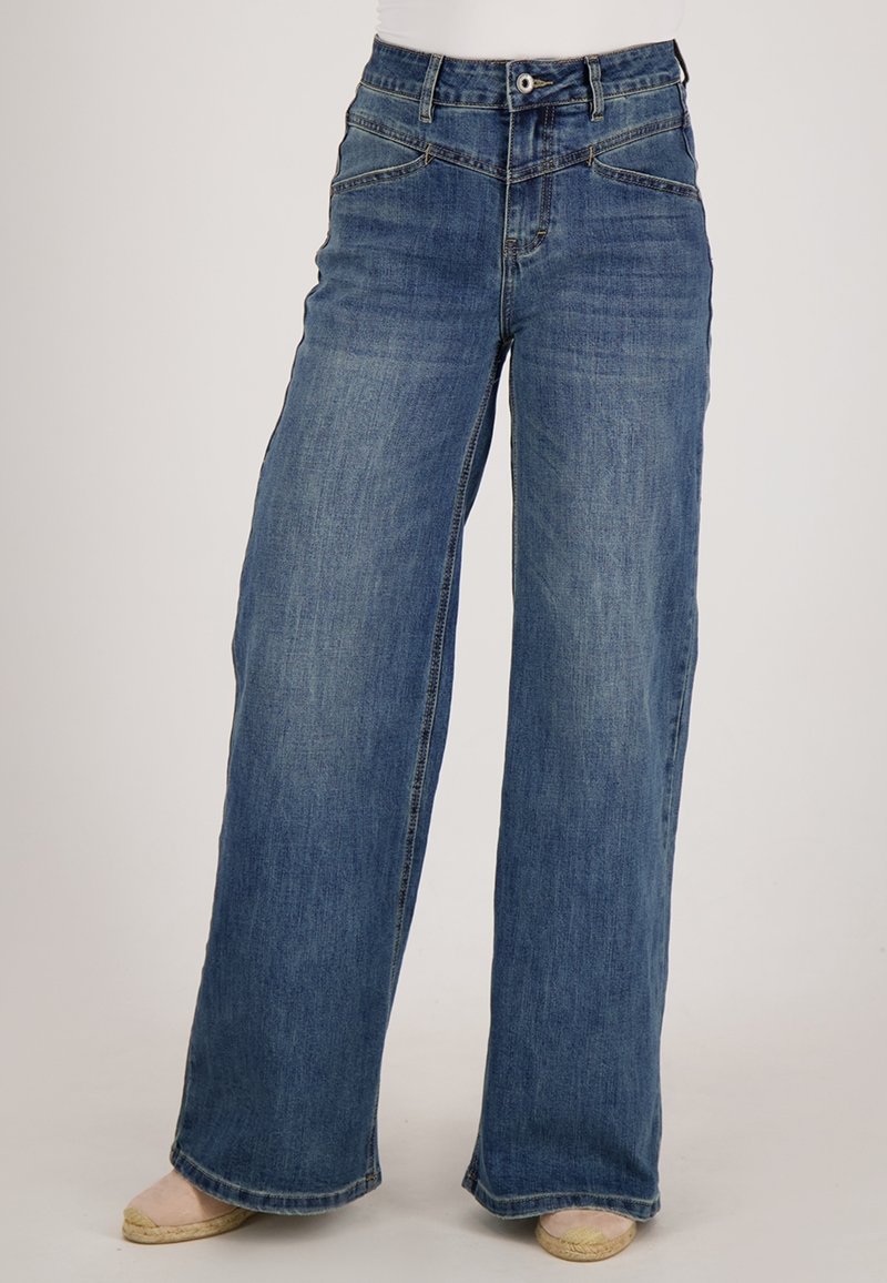 Brede blauwe denim jeans met een hoge taille, voorzien van zijzakken, een ritssluiting en subtiele vervaging op de stof.
