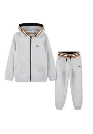 Hoodie zippé gris avec un col rayé noir et or, assorti à un jogger avec une taille élastique à cordon.