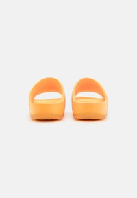 Nike Sportswear CALM - Iešļūcenes - peach cream