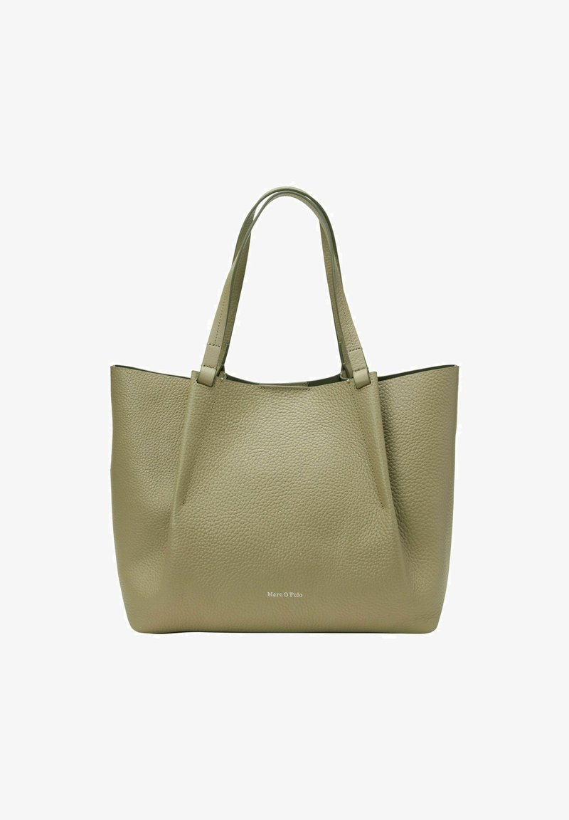 Sac cabas en cuir vert olive avec une finition texturée, doté de deux poignées robustes et d'un haut ouvert ; branding minimal à la base.