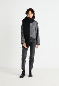Gina Tricot CHUNKY SCARF - Sjal - black