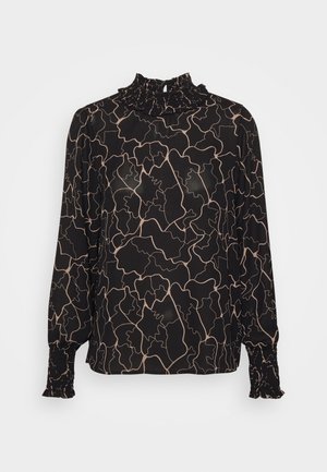 Schwarze Bluse mit langen Ärmeln, die einen hohen Rüschensaumkragen, elastische Bündchen und ein abstraktes, sandfarbenes Linienmuster auf dem Stoff aufweist.