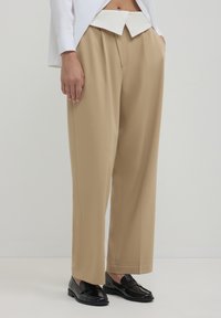 Calliope CON FASCIA ASIMMETRICA  - Stoffhose - beige