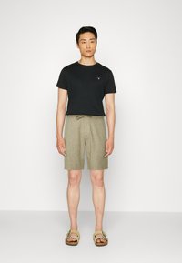 Selected Homme SLHREGULAR BRODY NOOS - Kratke hlače - olive branch/oatmeal