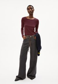 ARMEDANGELS ENRICCAA SOFT - Langarmshirt - cranberry juice