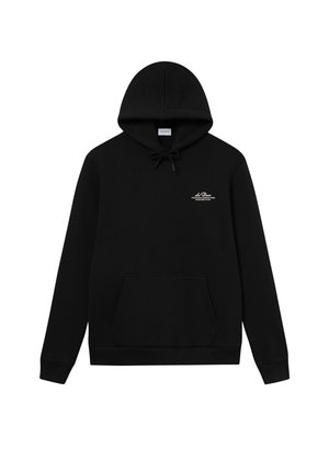 Czarny pulower z kapturem wykonany z miękkiego, teksturowanego materiału, z kieszenią z przodu, sznurkiem do regulacji kaptura oraz subtelnym białym logotypem na klatce piersiowej.