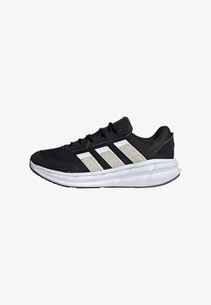 Zapatillas deportivas negras con parte superior de malla y acentos en blanco, que presentan tres franjas distintas. Suela ligera con tecnología Cloudfoam.