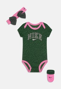 Neizbrano, vintage green