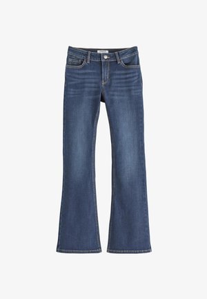 Calças de ganga flare em azul escuro com uma textura suave, apresentando cinco bolsos e costuras em amarelo contrastante ao longo das costuras.