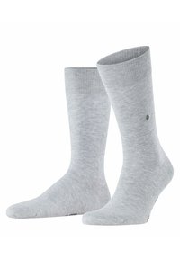Hellgraue Baumwollsocken mit einem gerippten Bündchen, glatter Textur und einem dezenten Logo-Detail in der Nähe des Knöchels. Standardform der Socke.