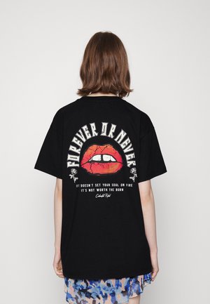FOREVER LIPS LOOSEFIT TEE - Print T-shirt - black