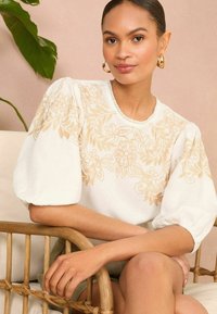 Love & Roses EMBROIDERY PUFF SLEEVE - Blúz - ivory white and stone cream