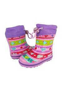 Bottes de pluie en caoutchouc colorées avec un revers violet, présentant des motifs de cœurs et d'étoiles en rose, rouge, vert et bleu. Semelles texturées pour une meilleure adhérence.