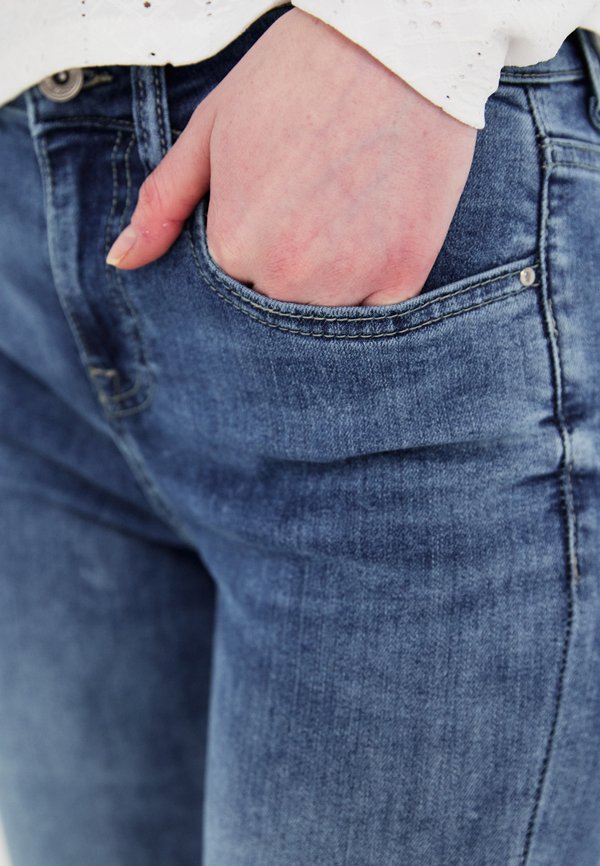 ONLRUSH MID WAIST FLARED - Bootcut jeans3