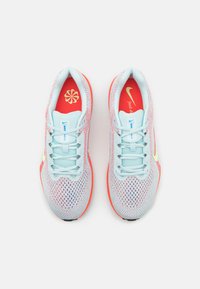 Nike Performance AIR WINFLO 11 - Chaussures de running sur route - glacier blue/barely volt/bright crimson/sail/light photo blue/black