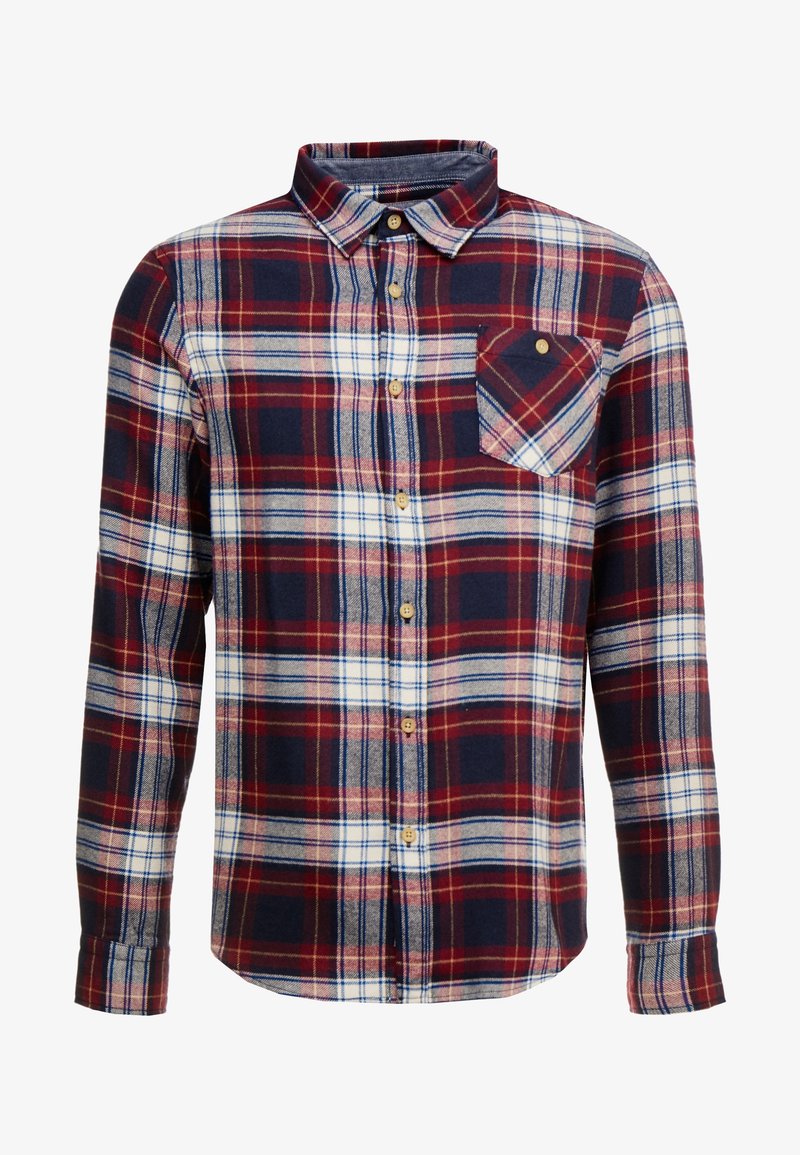 Koszula na długi rękaw zapinana na guziki, z czerwonym, granatowym, białym i beżowym wzorem w kratę oraz pojedynczą kieszenią na piersi zapinaną na guzik, na białym tle.