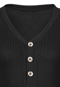 Schwarzes geripptes Stricktop mit V-Ausschnitt und drei cremefarbenen Knöpfen entlang der Knopfleiste, mit feiner vertikaler Textur.